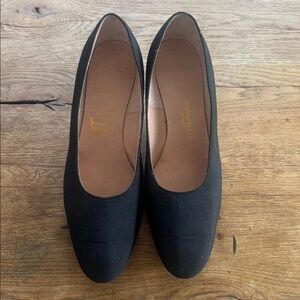 Bonwit Teller Black Pumps - Size 10B - Vintage